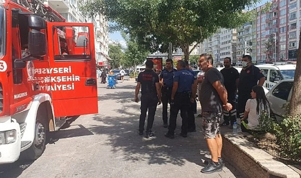 7. kattaki evin balkonunda çıkan yangın söndürüldü
