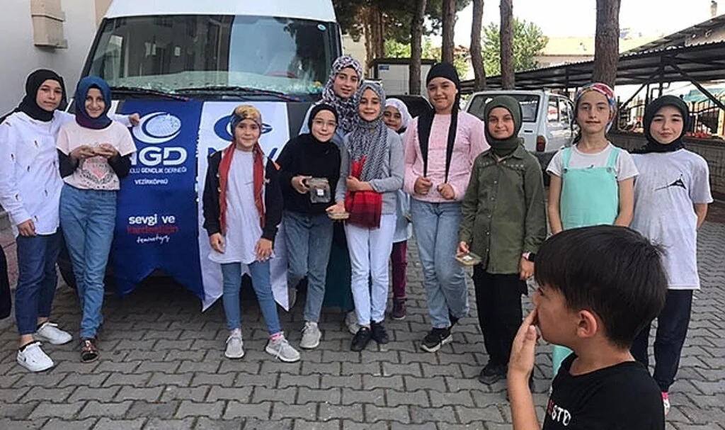AGD'den öğrencilere aşure 