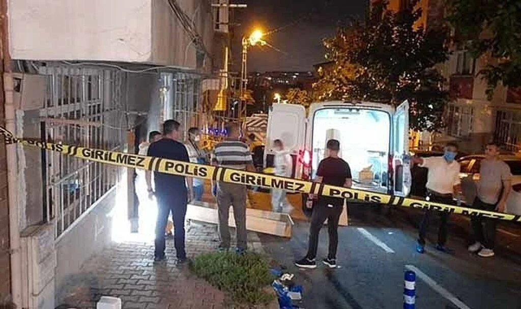 Ağır kokular gelen binada erkek cesedi bulundu