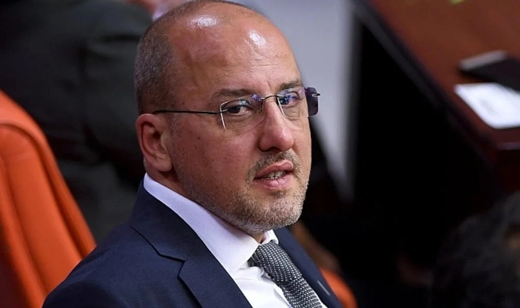 Ahmet Şık: AK Parti kapatılacak, hepsi yargılanacak