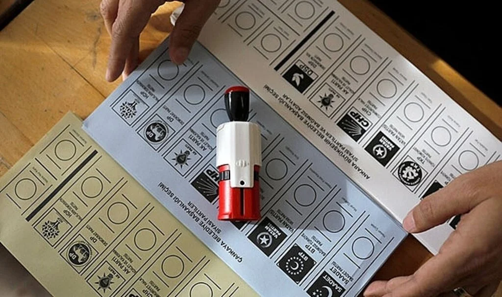 AK Parti'de kararsız ve sandığa gitmek istemeyen seçmene temas edilecek