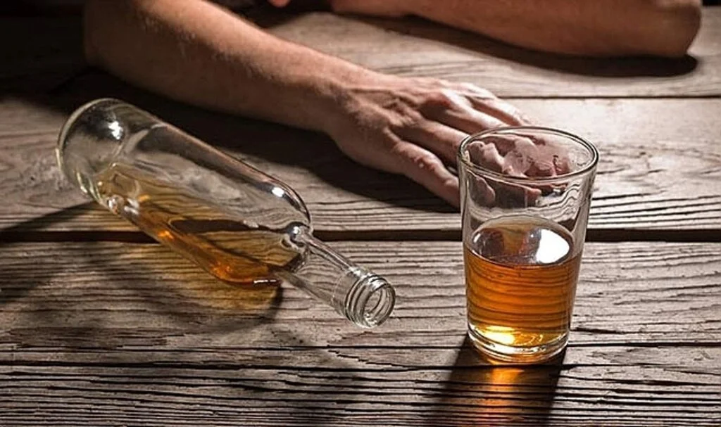 Alkol zehirlenmesi geçiren şahıs hayatını kaybetti
