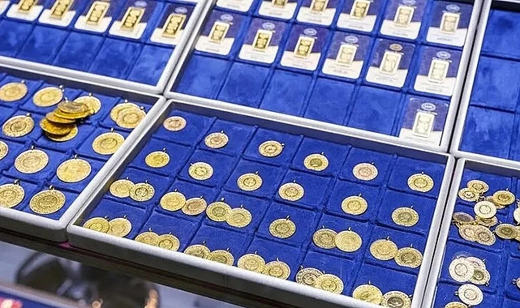 Altın fiyatları tepetaklak! İki dev banka, iki tahmin: Gram altın için son 10 gün…