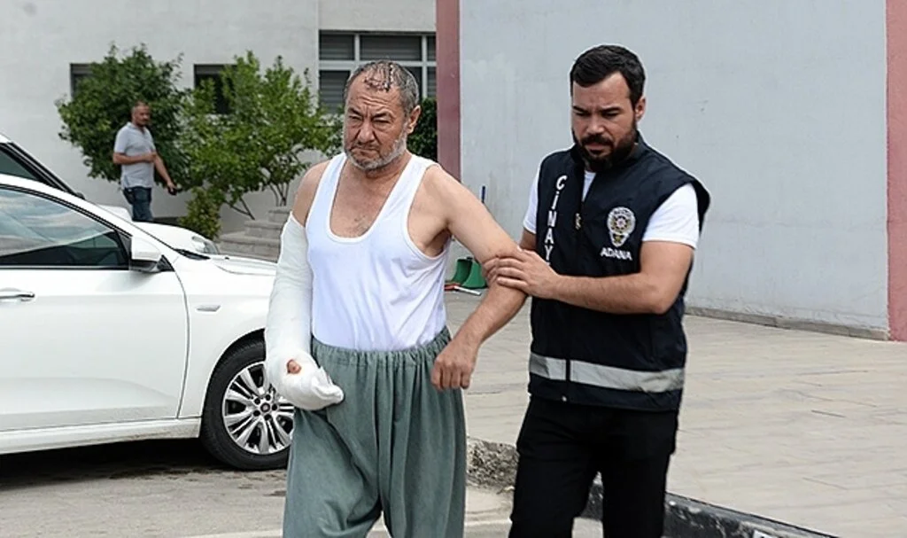 Annesini yastıkla boğarak öldürdü