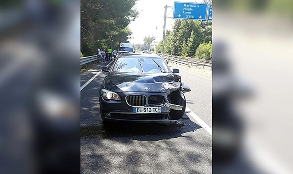 Araç su tahliye kanalına uçtu: 3 yaralı