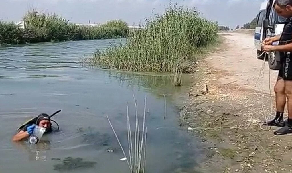 Araçla çarpılıp bıçaklanarak öldürülmüştü... Kurbağa adamlar, cinayet silahı bıçağı derede buldu