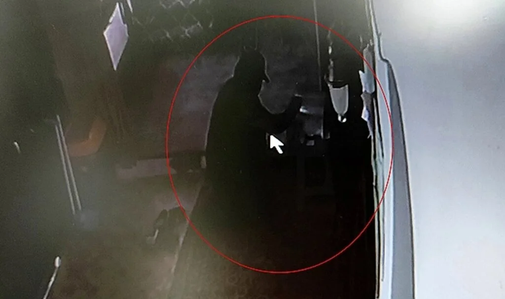 Asırlık camide ihtiyaç sahipleri için toplanan paraları işte böyle çaldı