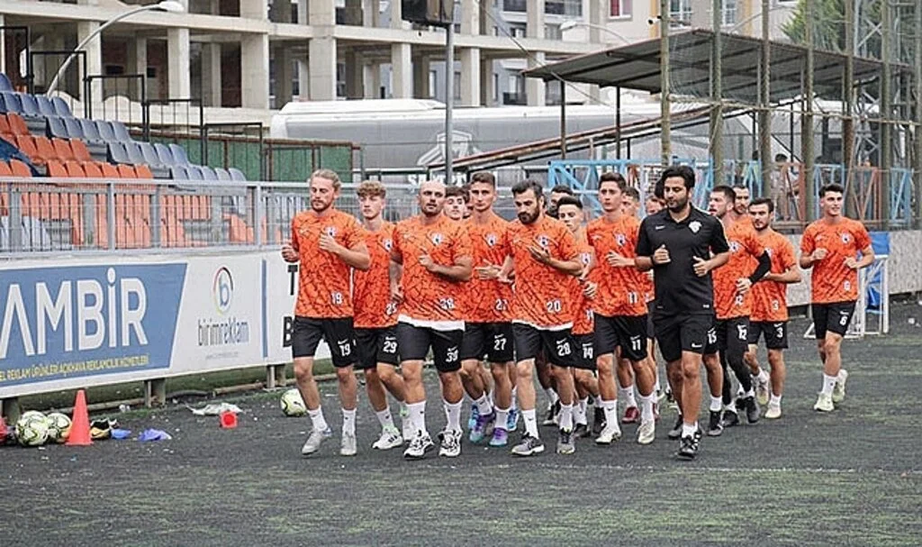 Atakum Belediyespor'da Orhan Anıl'la ilk idman 