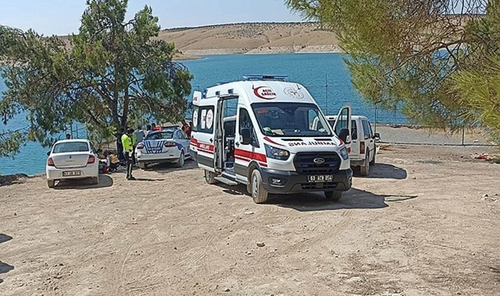 Atatürk Baraj Gölü'ne giren genç kız boğuldu