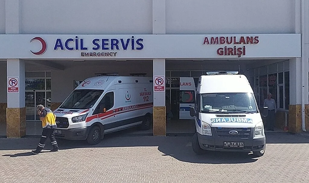 Attan düşen genç kadın ağır yaralandı