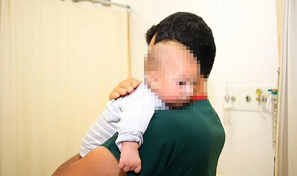Babası tarafından hastaneye bırakılan bebek, annesine teslim edildi