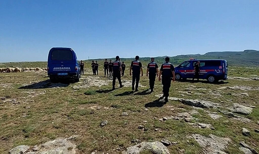 Bahçesinde kenevir yetiştirip satan şüpheli yakalandı