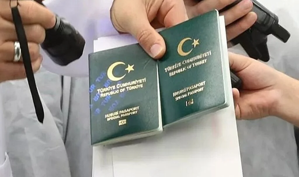 Bakan Soylu tanıttı! İşte yerli ve mili pasaport