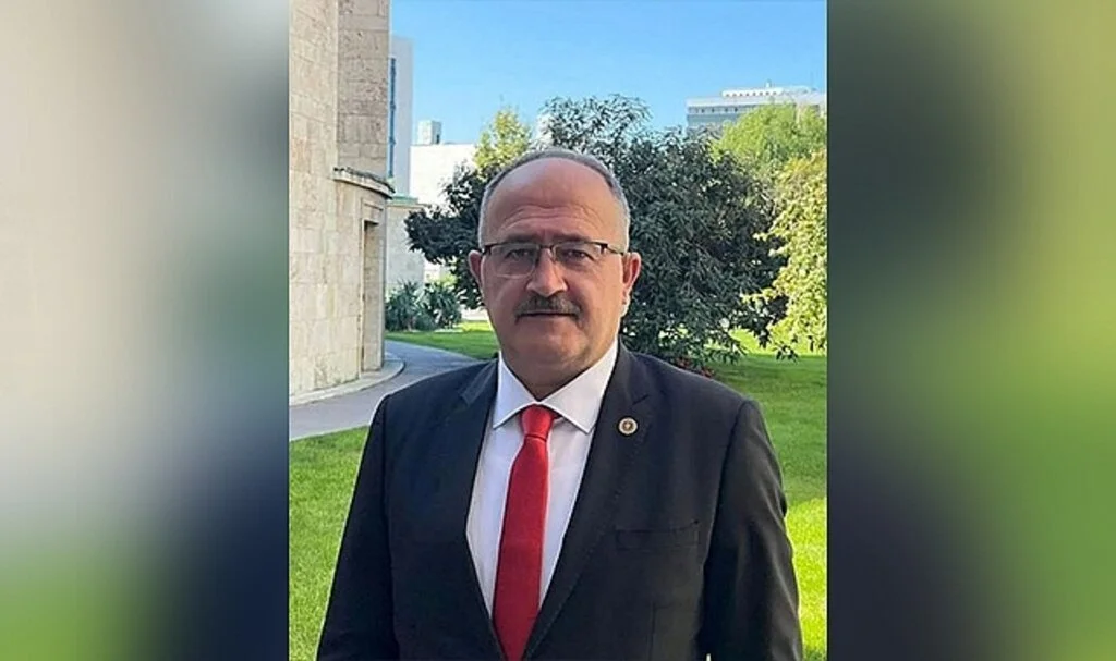 Bakan Soylu, TBMM’de görevli polis memuru ve eşinin trafik kazasında vefa ettiklerini duyurdu