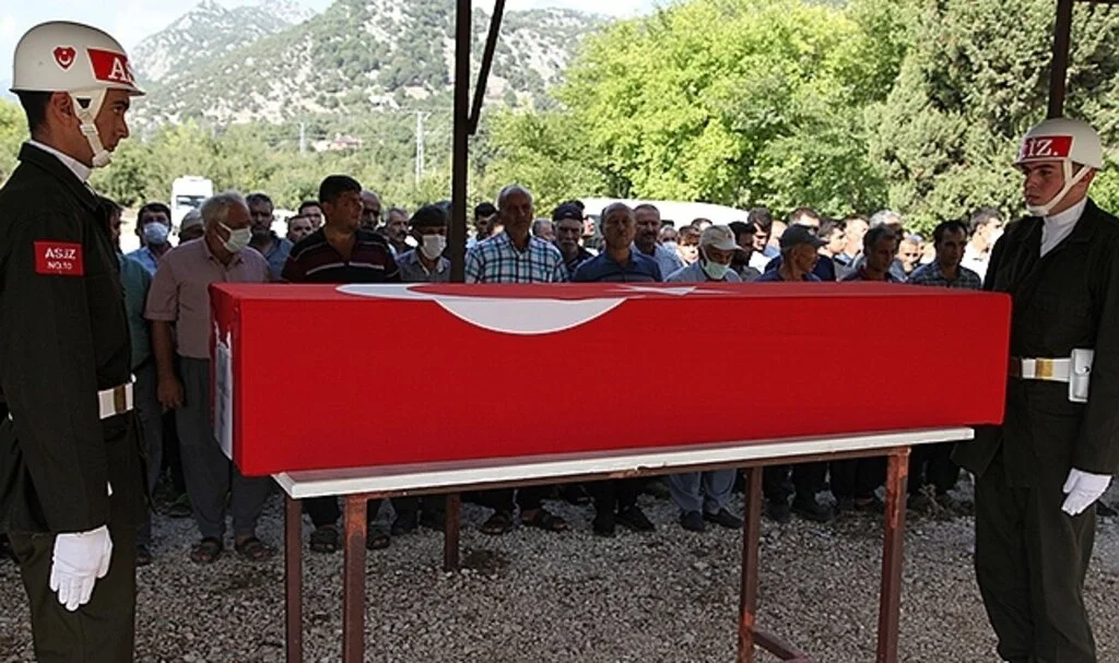 Balık tutmak için gittiği barajda boğulan uzman çavuş toprağa verildi