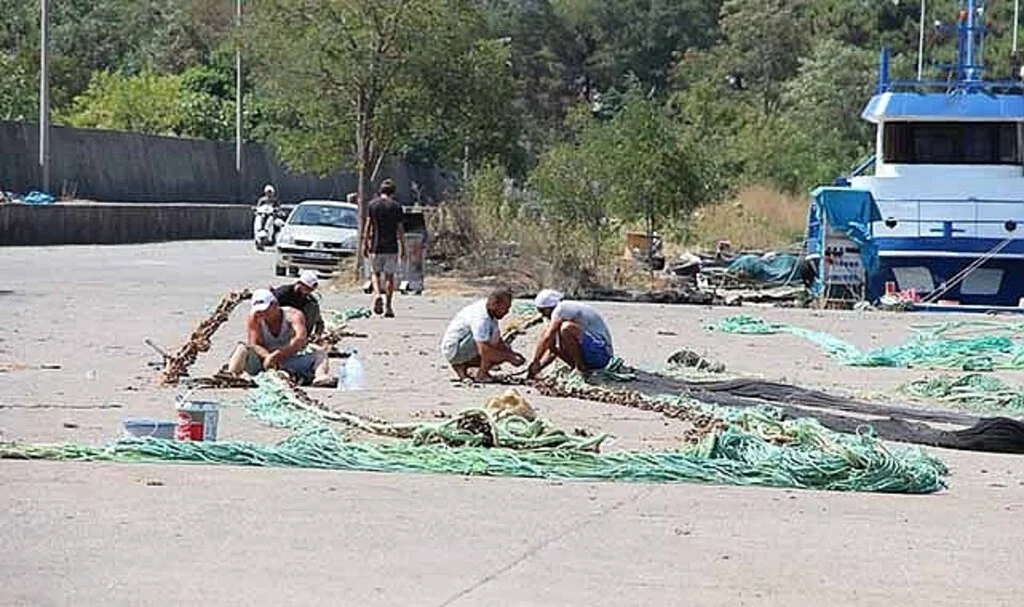 Balıkçılar denize açılmaya hazır