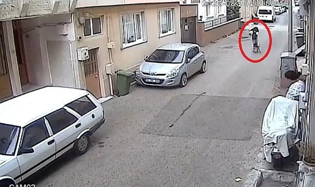 Başıboş sokak köpeği kursa giden kız çocuğunu böyle ısırdı