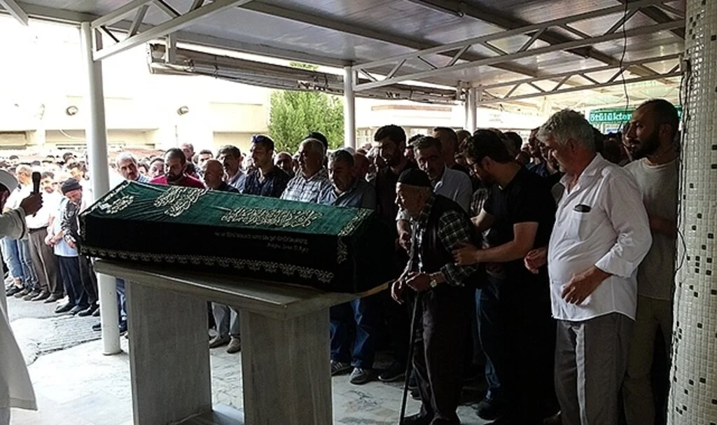 Bıçaklı saldırgan, sokak ortasında bıçakladığı vatandaşı öldürdü