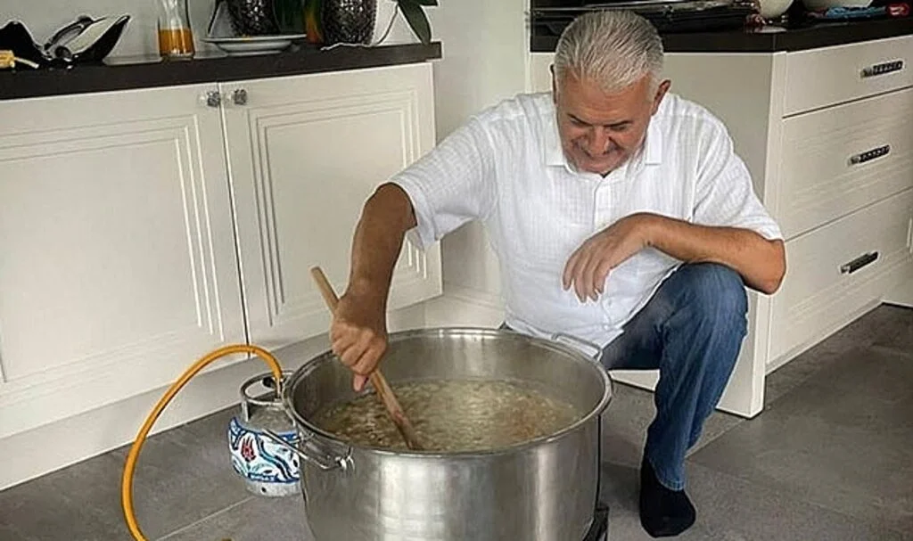 Binali Yıldırım'dan aşure paylaşımı