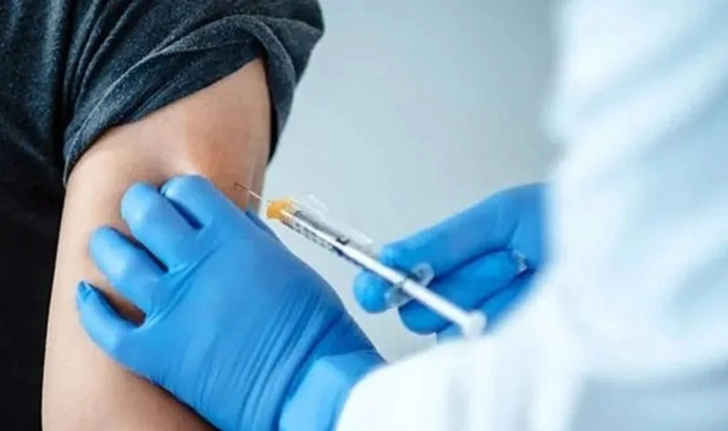 BioNTech ve Pfizer'dan yeni koronavirüs aşısı açıklaması