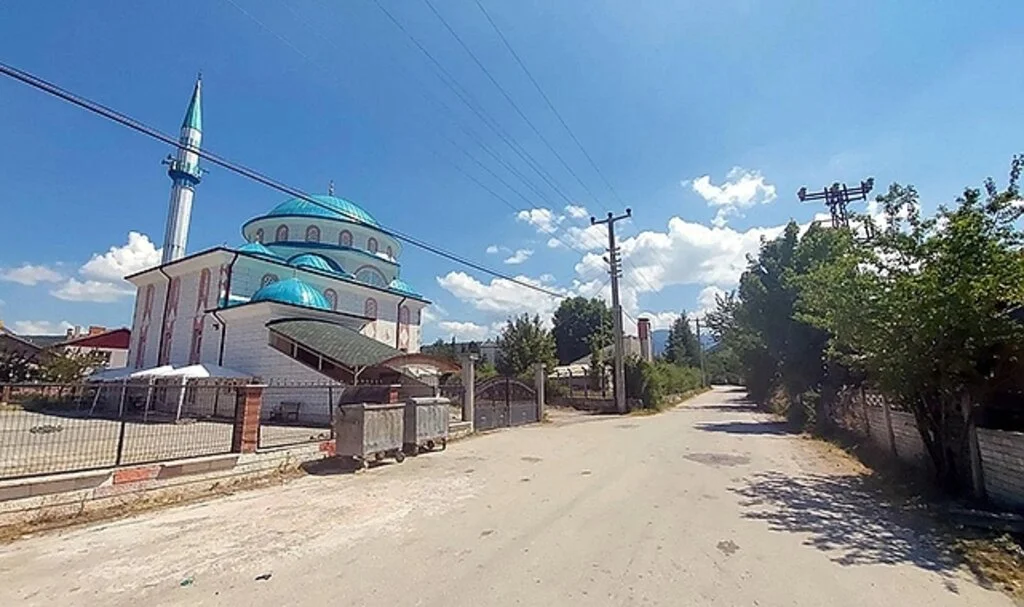 Bolu'da su zehirlenmelerinin yaşandığı Yuva köyünü terk ediyorlar