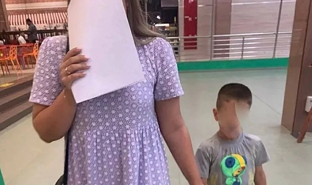 Borçlarını ödemek için çocuğunu yabancılara 4 bin sterline satmaya çalışırken yakalandı