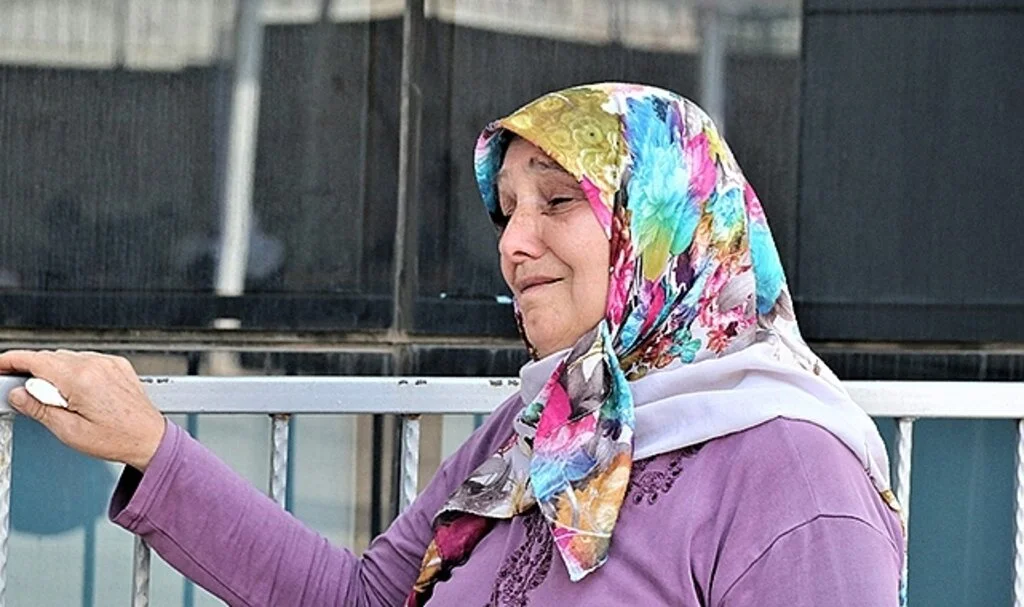 Boşanma aşamasındaki eşini çocuklarının gözünün önünde öldürdü