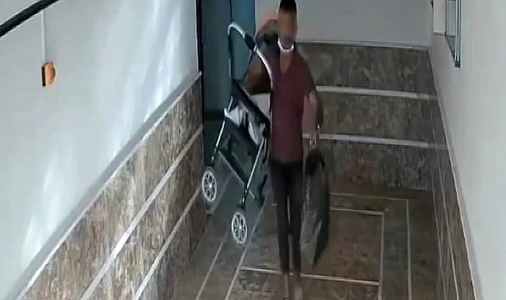 Bu kadar da olmaz dedirten hırsızlık: Kapının önündeki bebek arabası çalındı