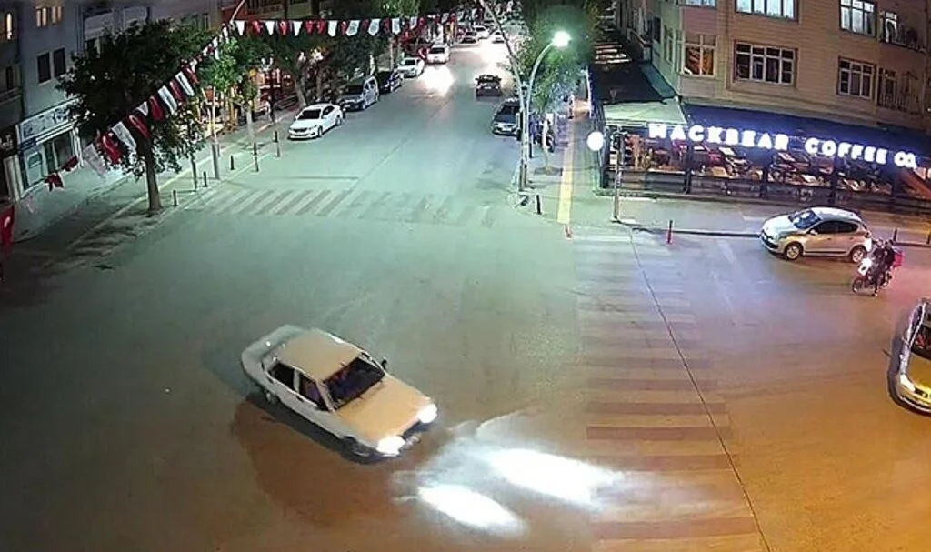 Cadde ortasında drift yapıp tehlike saçtı