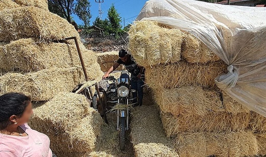 Çalıntı motosiklet 10 gün sonra saman balyalarının arasında bulundu