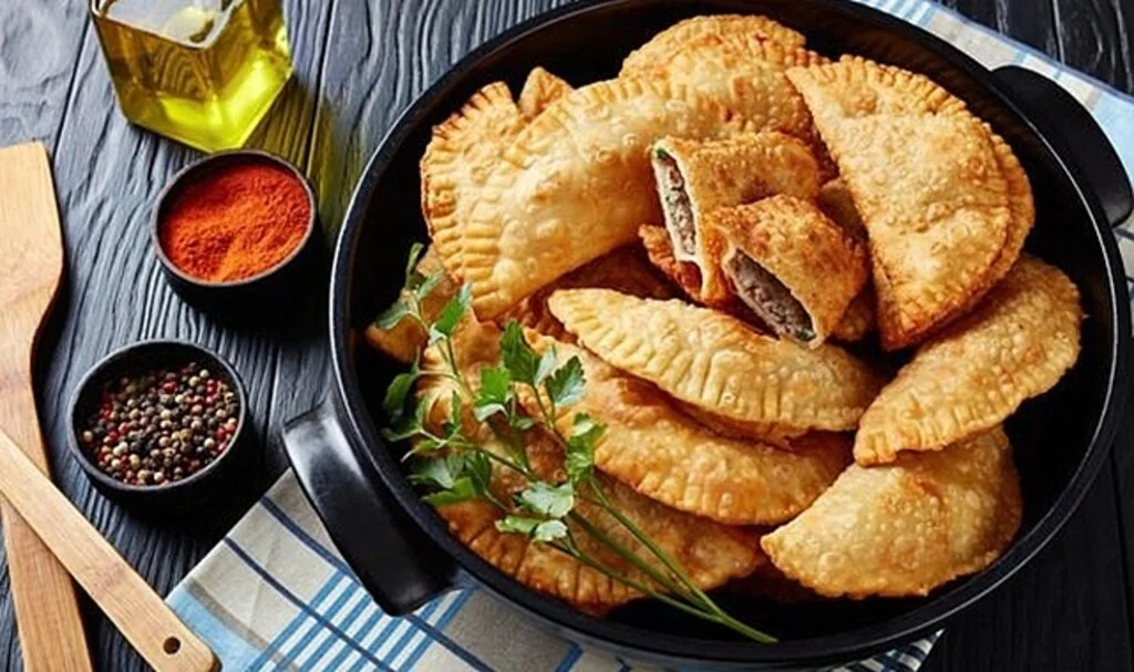 Çiğ börek nasıl yapılır?