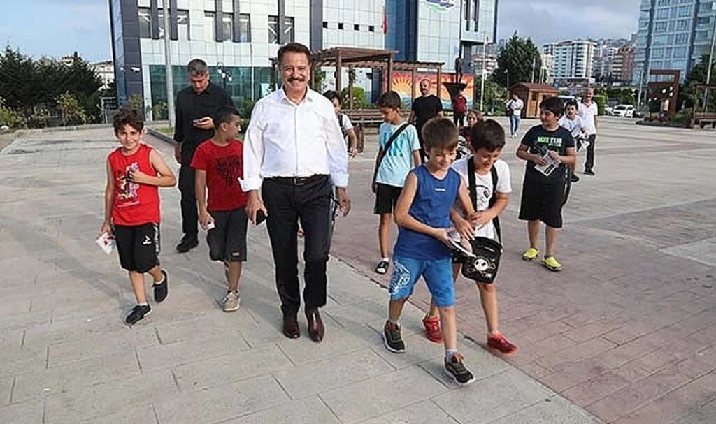 Çocuklar istedi, başkan çözdü