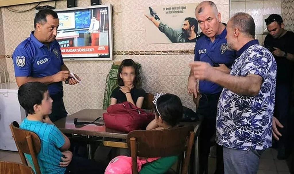 Çocuklarını kebapçıya bırakıp ortadan kayboldu! Gözyaşlarına boğuldular