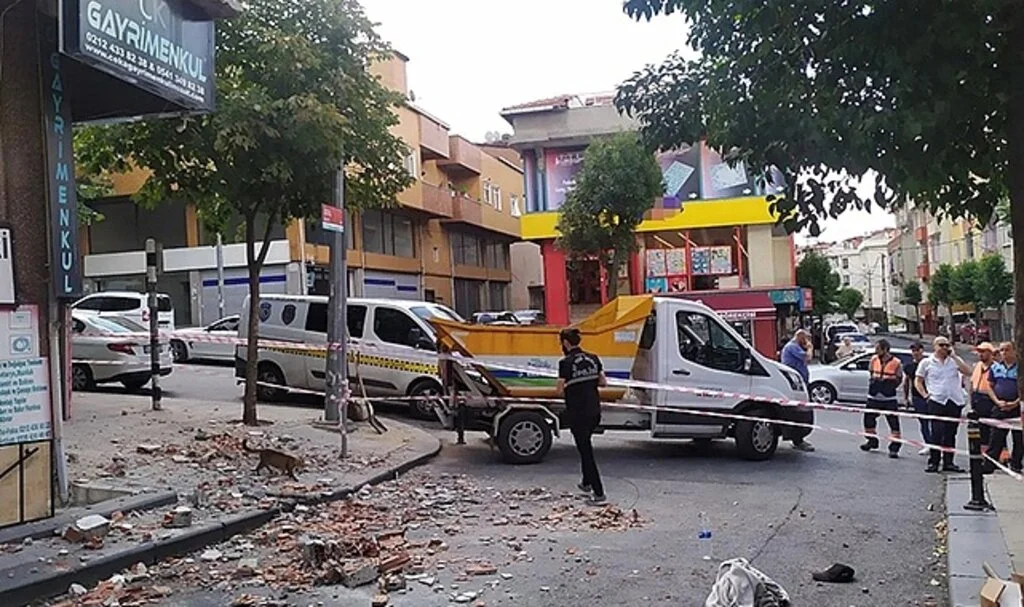 Çöken balkondaki işçi hayatını kaybetti