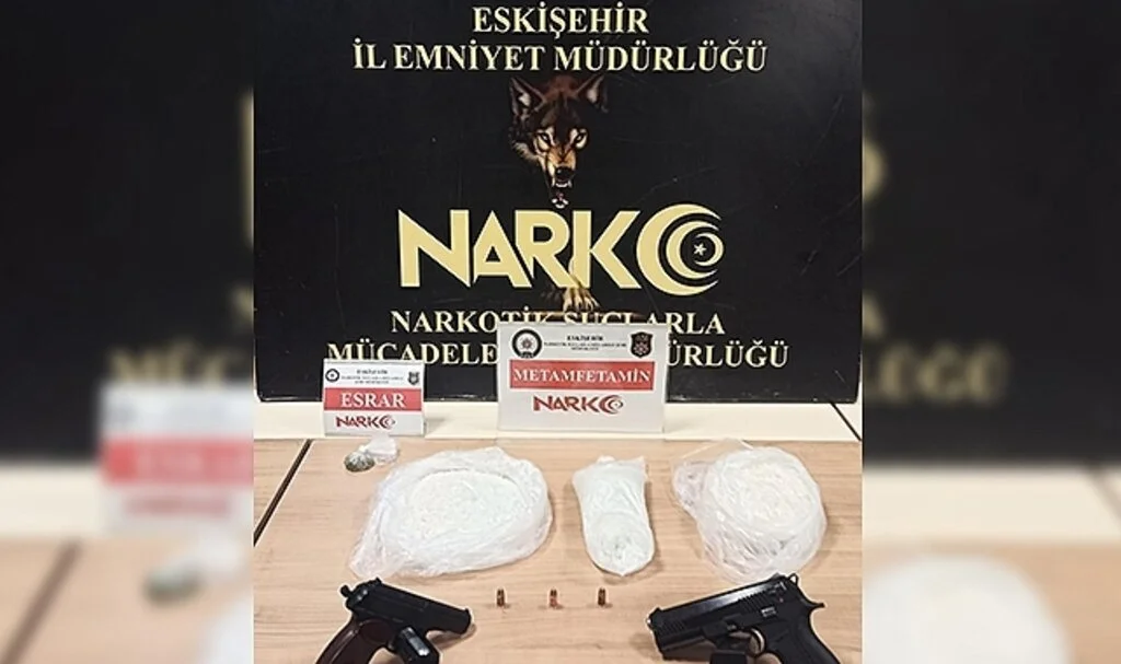  Çorap içinde uyuşturucu madde saklayan 2 şüpheli yakalandı