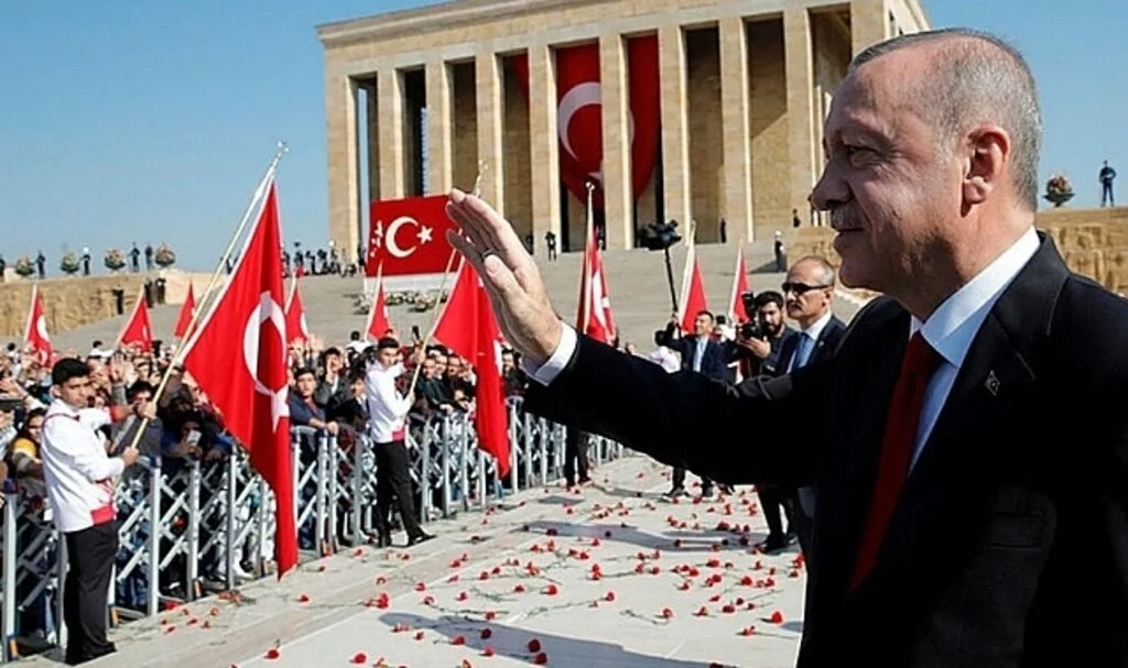 Cumhurbaşkanı Erdoğan'a Anıtkabir'de sevgi gösterisi