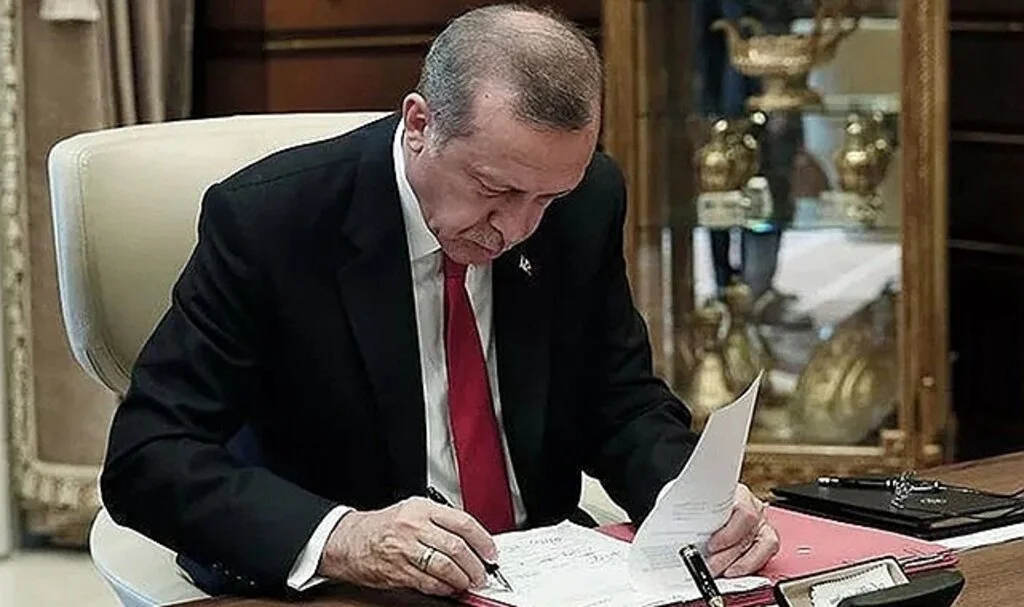 Cumhurbaşkanı Erdoğan imzaladı, Resmi Gazete'de yayımlandı! Çok sayıda kurum ve kuruluşa yeni atamalar