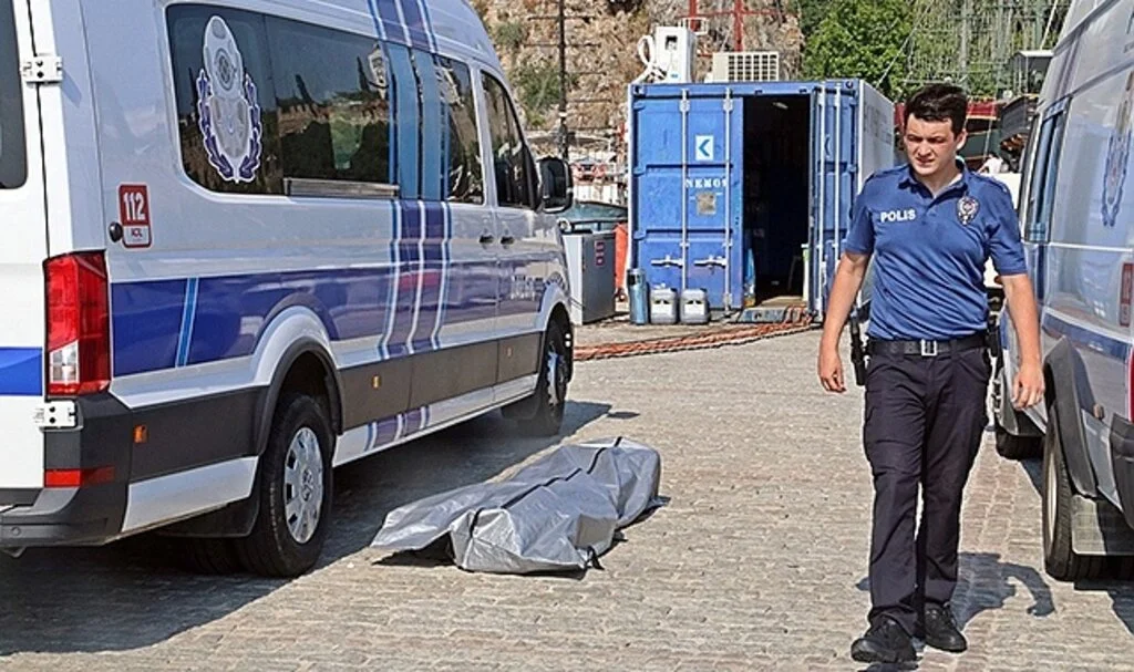 Denizde erkek cesedi bulundu