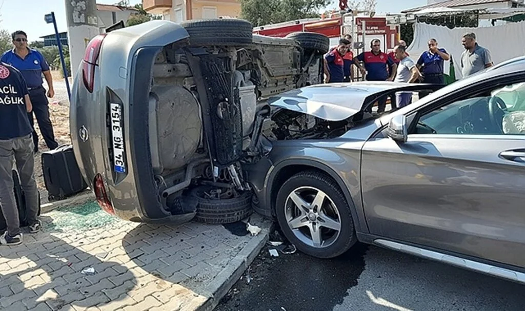 Didim'de otomobiller çarpıştı: 3 yaralı
