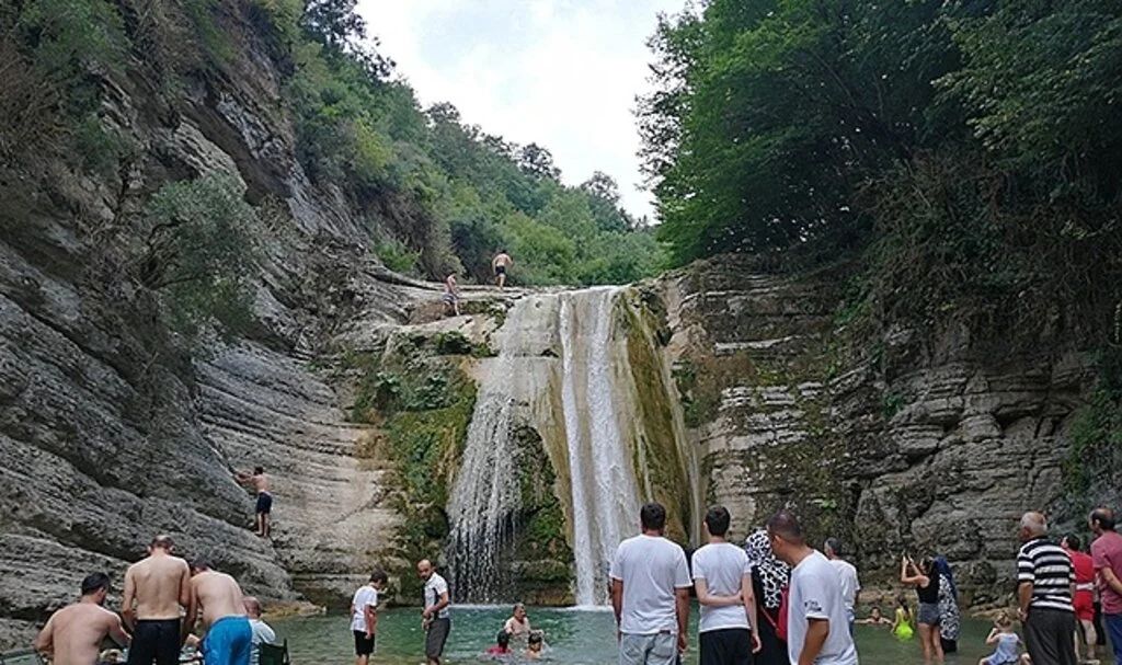 Doğa ve adrenalin tutkunlarının adresi 'Gölalan Şelalesi'