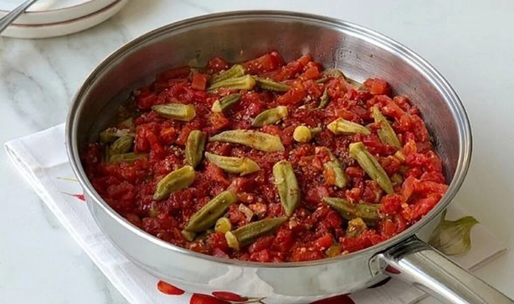 Domatesli bamya yemeği