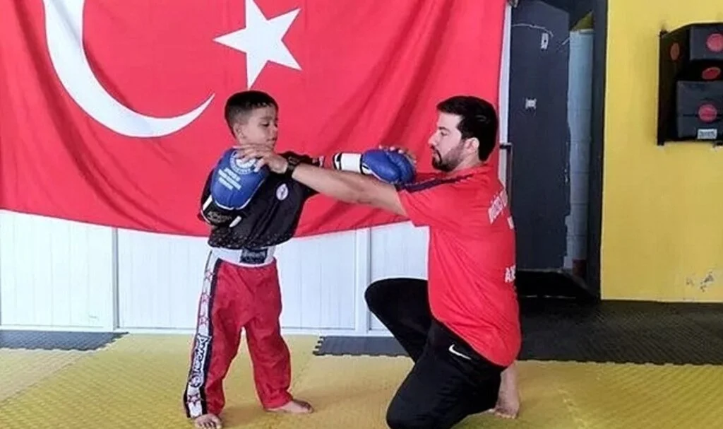 Dubalarla boks yaparken görüntülenince hayatı değişti! 6 yaşındaki Muhammed Ali, Cumhurbaşkanı Erdoğan'la ilgili isteğini açıkladı