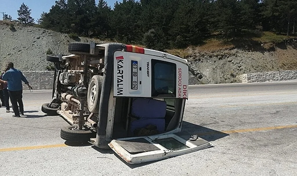 Düğün yolunda kaza: 5 yaralı