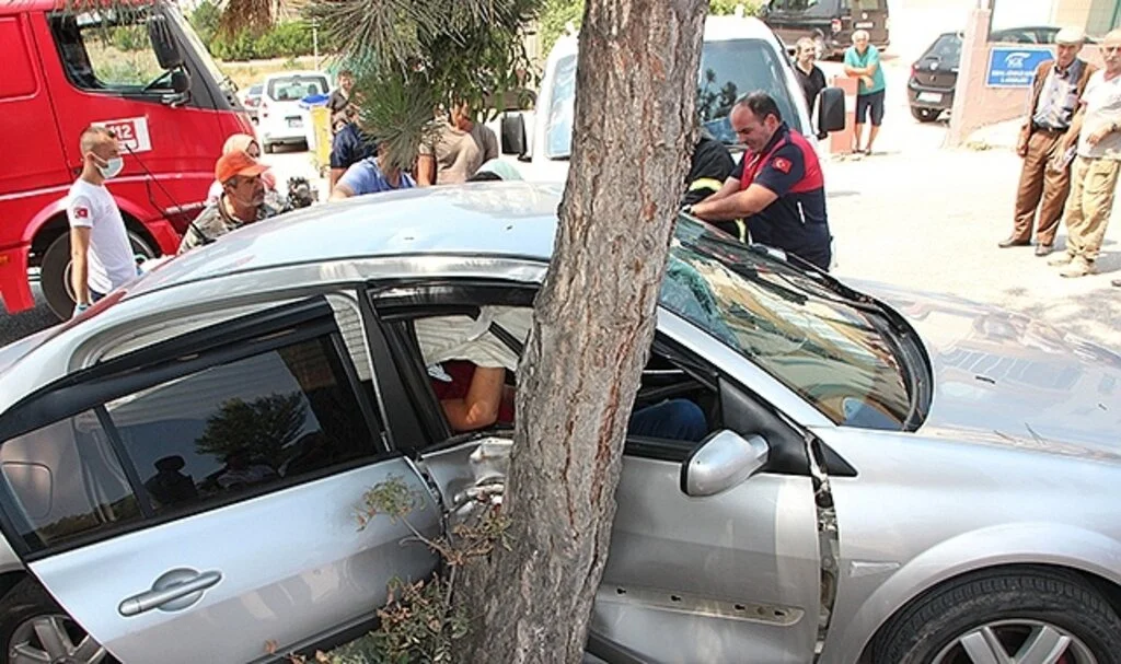 Düğüne gelen aile kaza yaptı, 3 kişi yaralandı