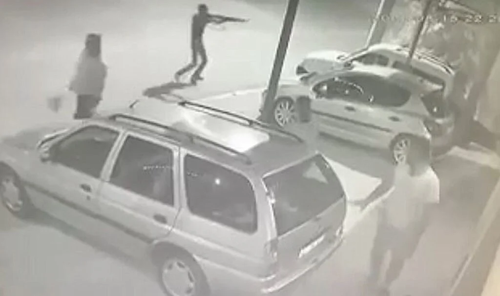 Dünürlerin kavgasında silahlar patladı: 13 yaşındaki çocuk bıçaklandı