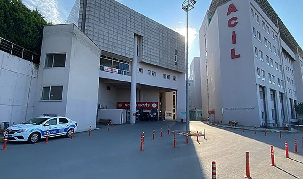 "Dur" ihtarına uymadı, polis memuruna çarpıp kaçtı