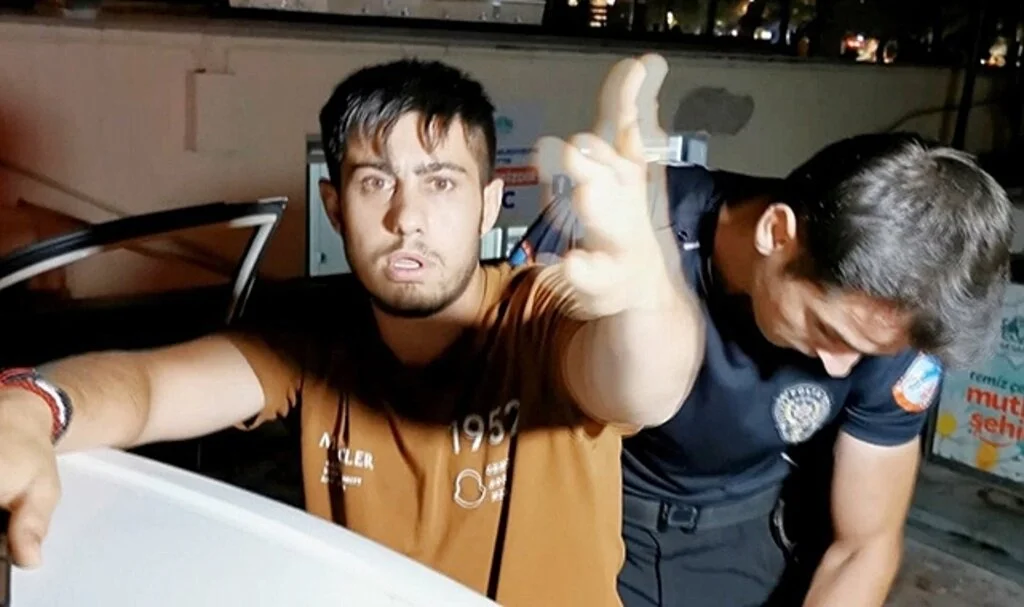 'Dur' ihtarına uymayan alkollü sürücü ve arkadaşı, polisi uğraştırdı