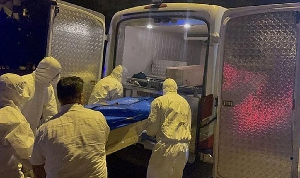 Emekli öğretmen evinde ölü bulundu