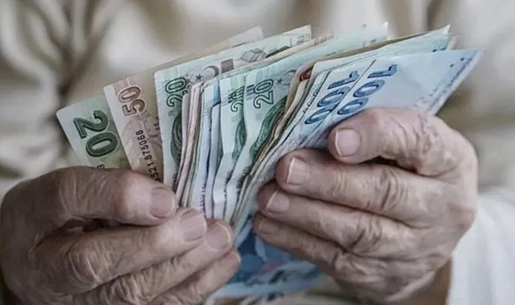 Emekli promosyonlarında bilinmeyen detay! Süre dolmadan banka değiştirebilirsiniz! E-devlet ile...
