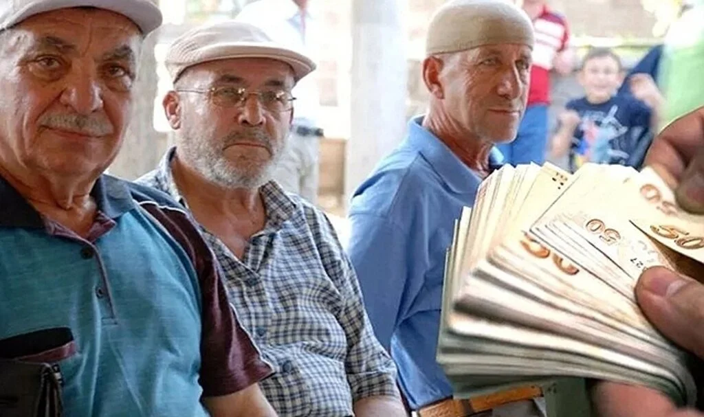 Emekli promosyonunda 'kamu ve özel banka' tartışması! SGK’ya flaş çağrı: 10’da 1’i kadar…